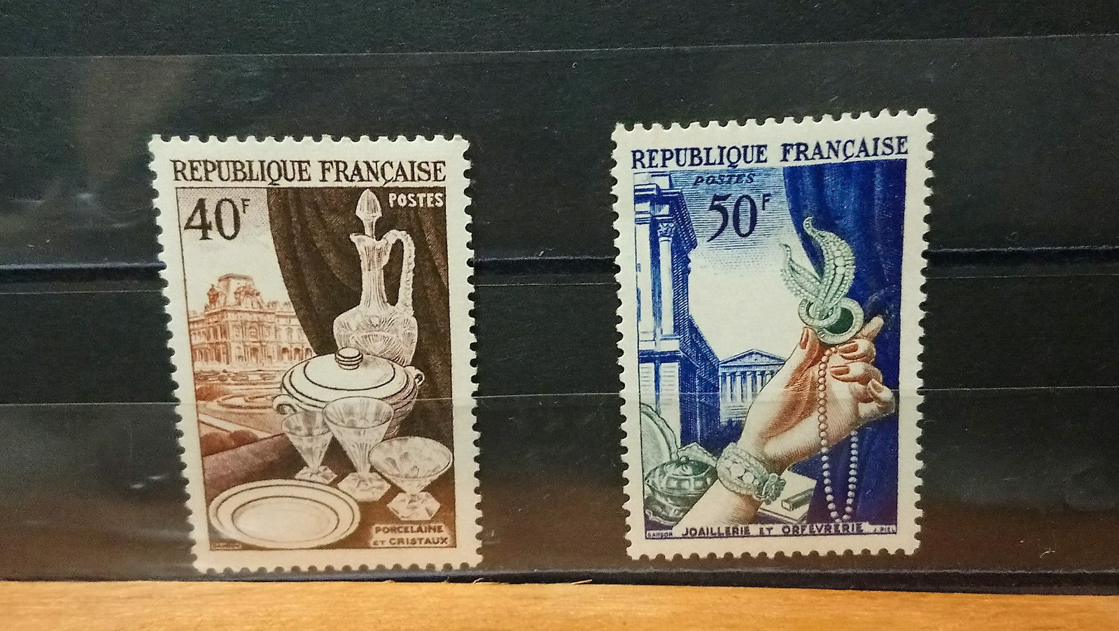 lot 5 Timbres France Mètiers D'art production de luxe vues de Paris 1954