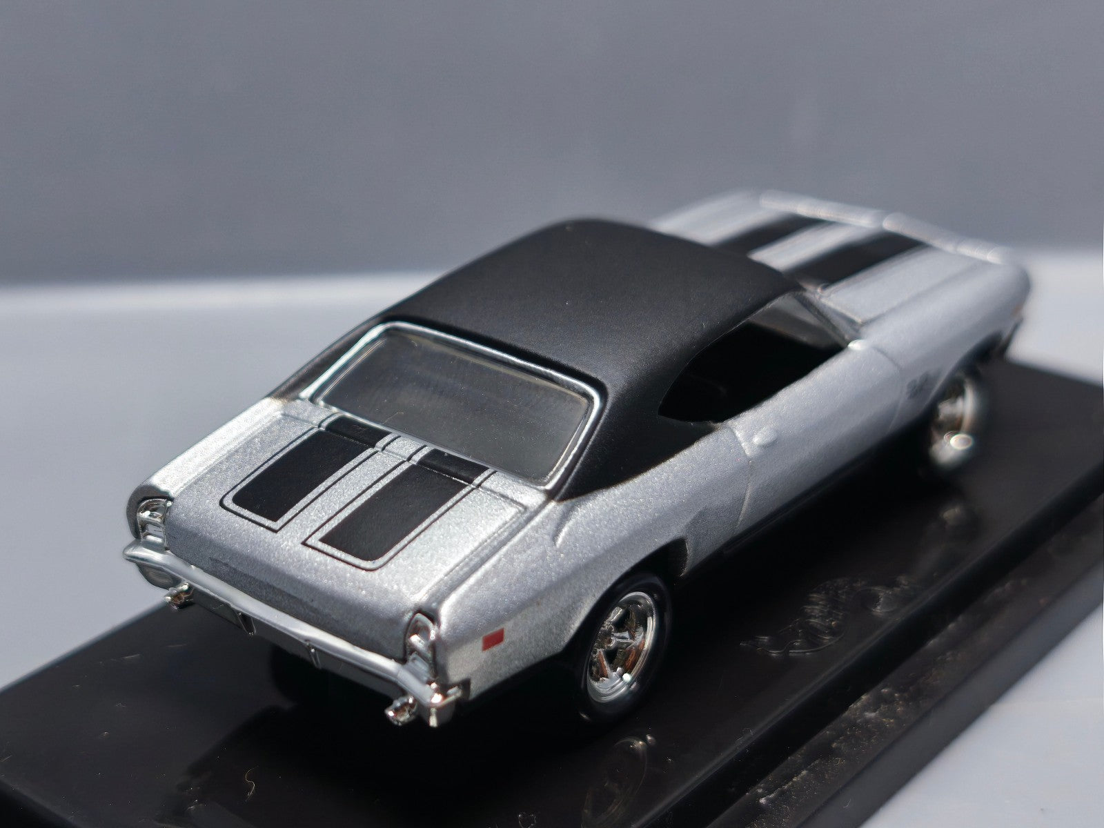 Hot Wheels 2001 100% 1969 chevelle   (CP11)
