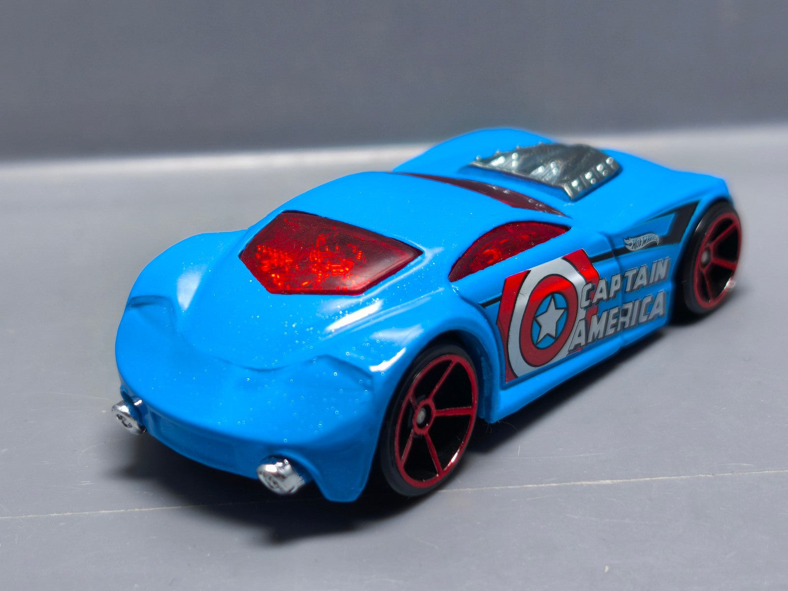 Hot Wheels Sir ominous 2016 capitaine america   (A13)