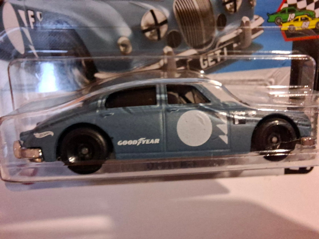 Hot Wheels Jaguar MK1   2025-075 (NP02)