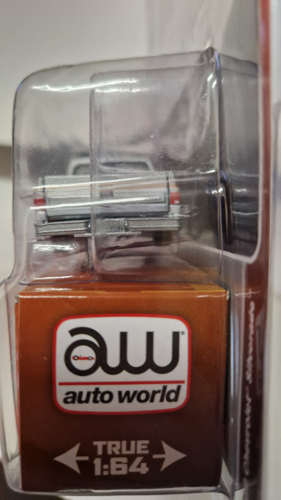 Auto World Exclusive Mijo 1980 Chevrolet Silverado silver white (NG15)