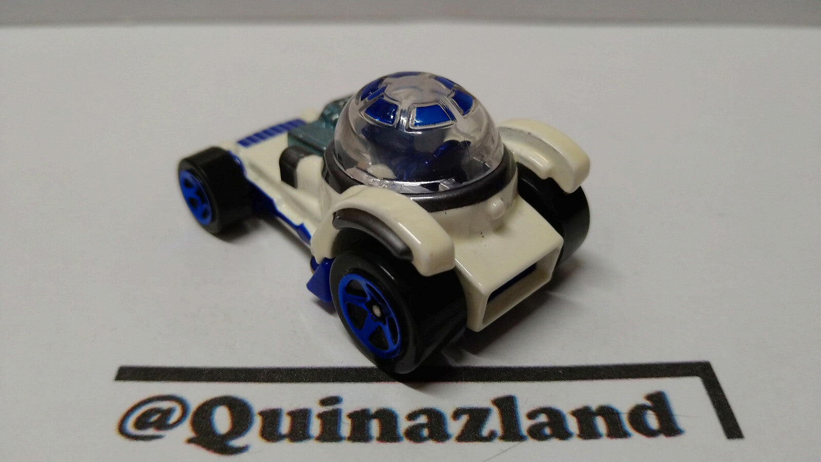 Hot Wheels Star Wars  R2-D2   (A16)