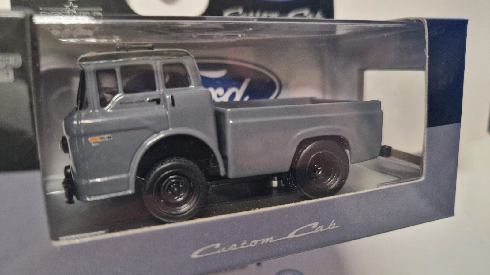 M2 Machines Details 1970 Ford C-600  (NP06)