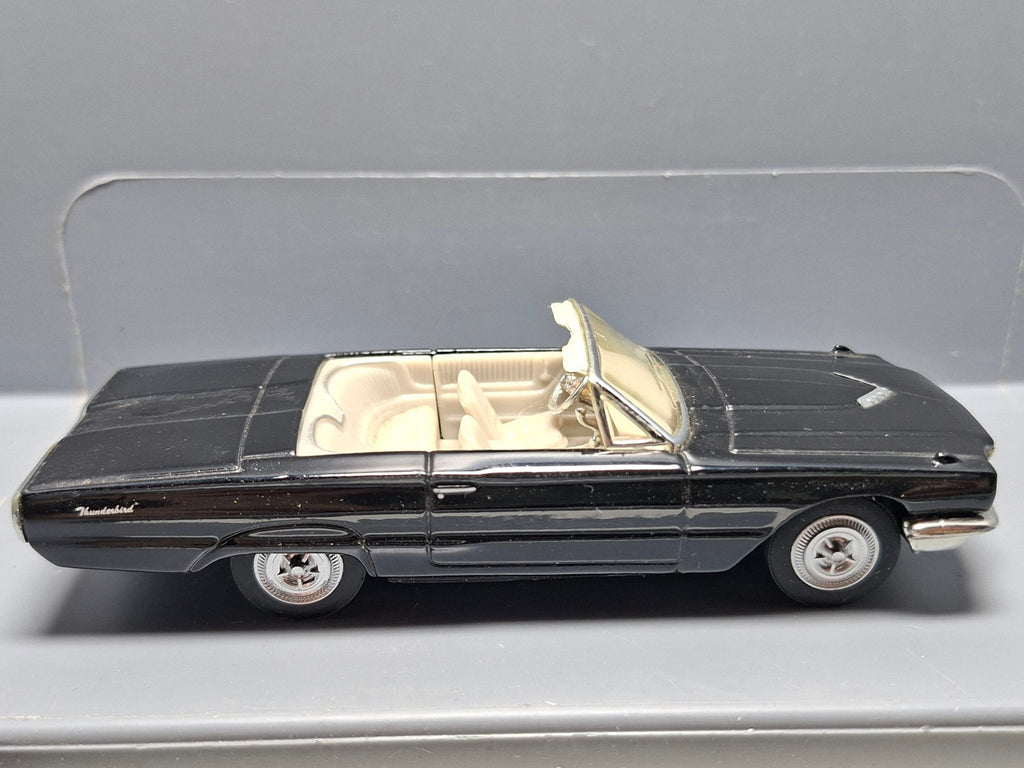 K-Line Kruisers 1966 ford thunderbird plastique de la boite ce décolle (NG09)