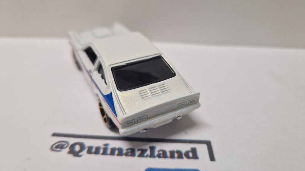 Hot Wheels Custom v8 vega 2010-129  (A25)