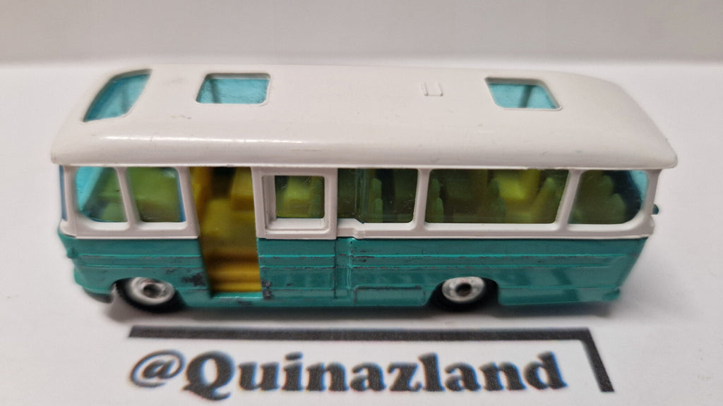 Husky models 1968 Duple vista 25 coach  (A19)