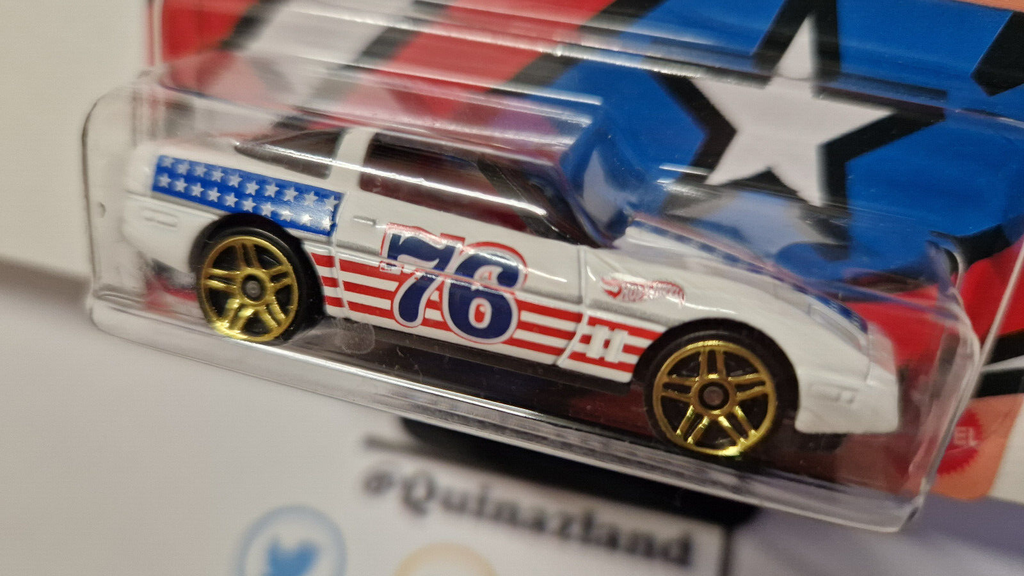 Hot Wheels 2022 stars & Stripes exclusive Walmart  '84 corvette  (CP06)