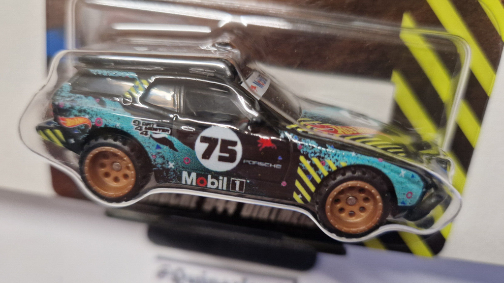 Hot Wheels 2024 RLC automaker's 75th anniversary  Porsche 944 dirtmeister (NP26)