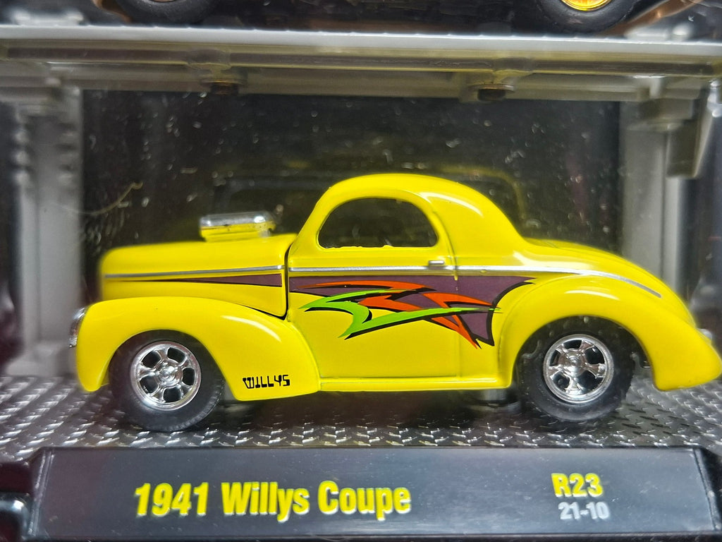 M2 Machines Auto Lift Pack 1941 Willys Coupe Chase (NG38)