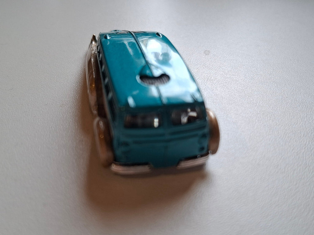 Hot Wheels Low flow  2011-176  (DV013)