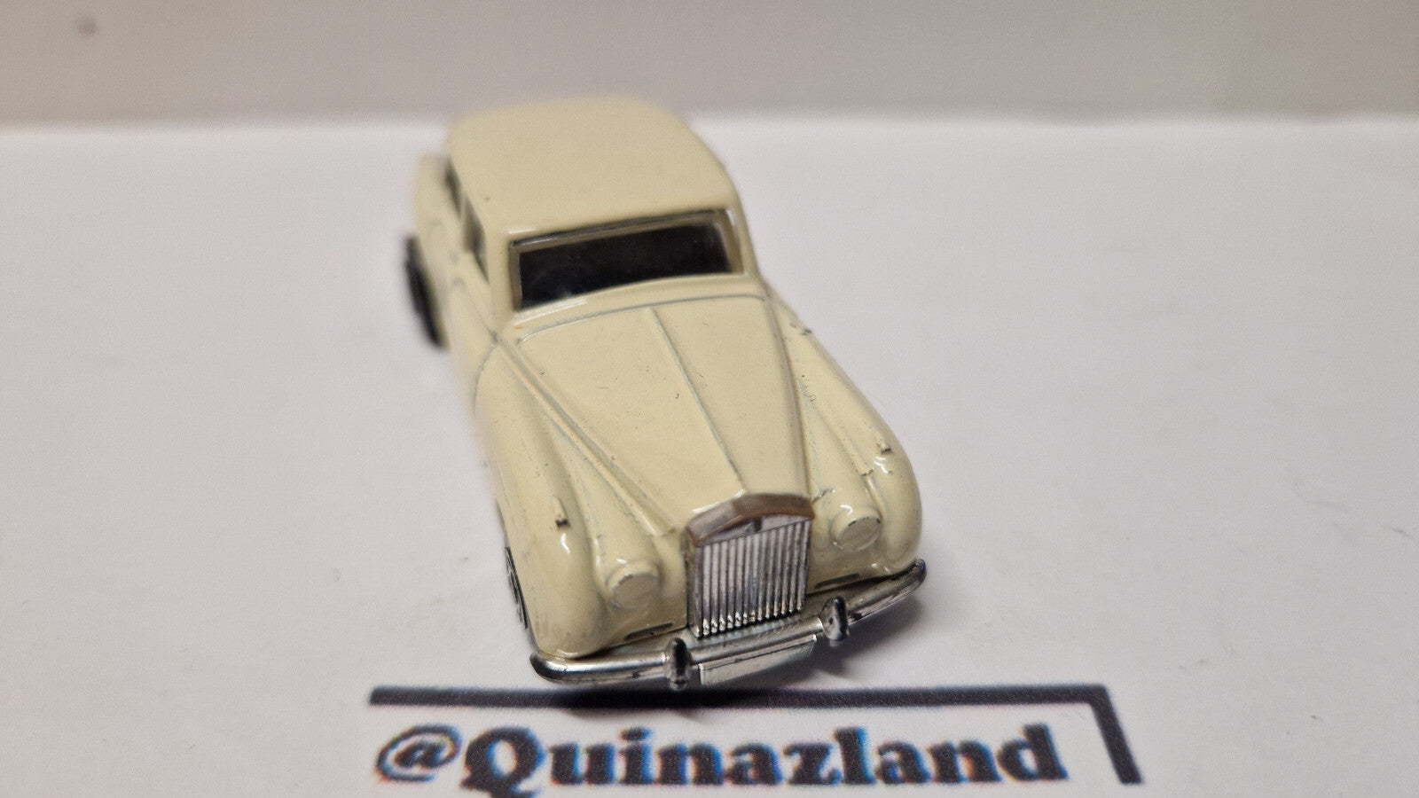 Matchbox 1986/88 mainline 062 Rolls-Royce silver cloud    (A33)