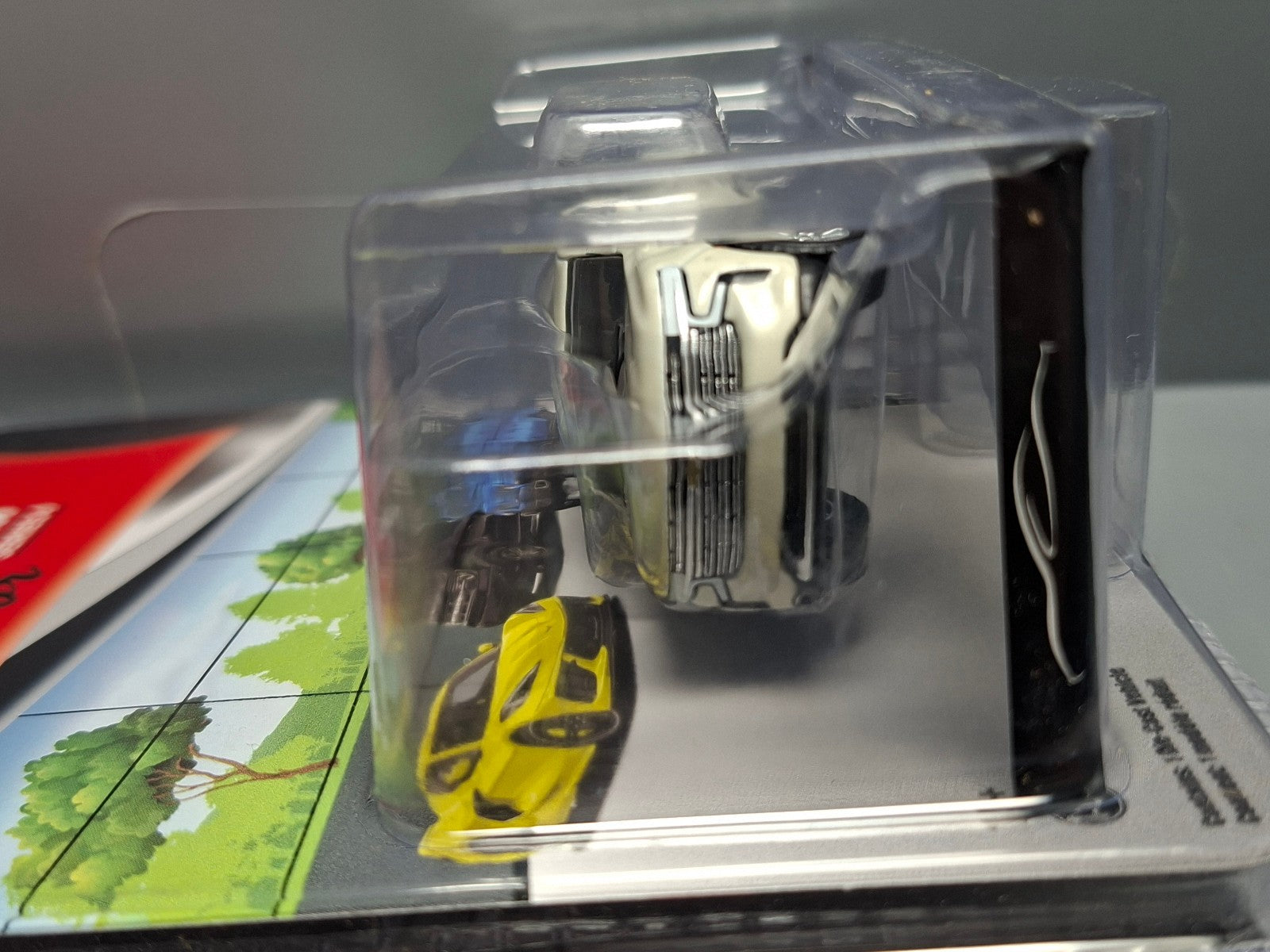Greenlight Showroom Floor Series 4 2023 Chevrolet Tahoe Premier    (NG74)