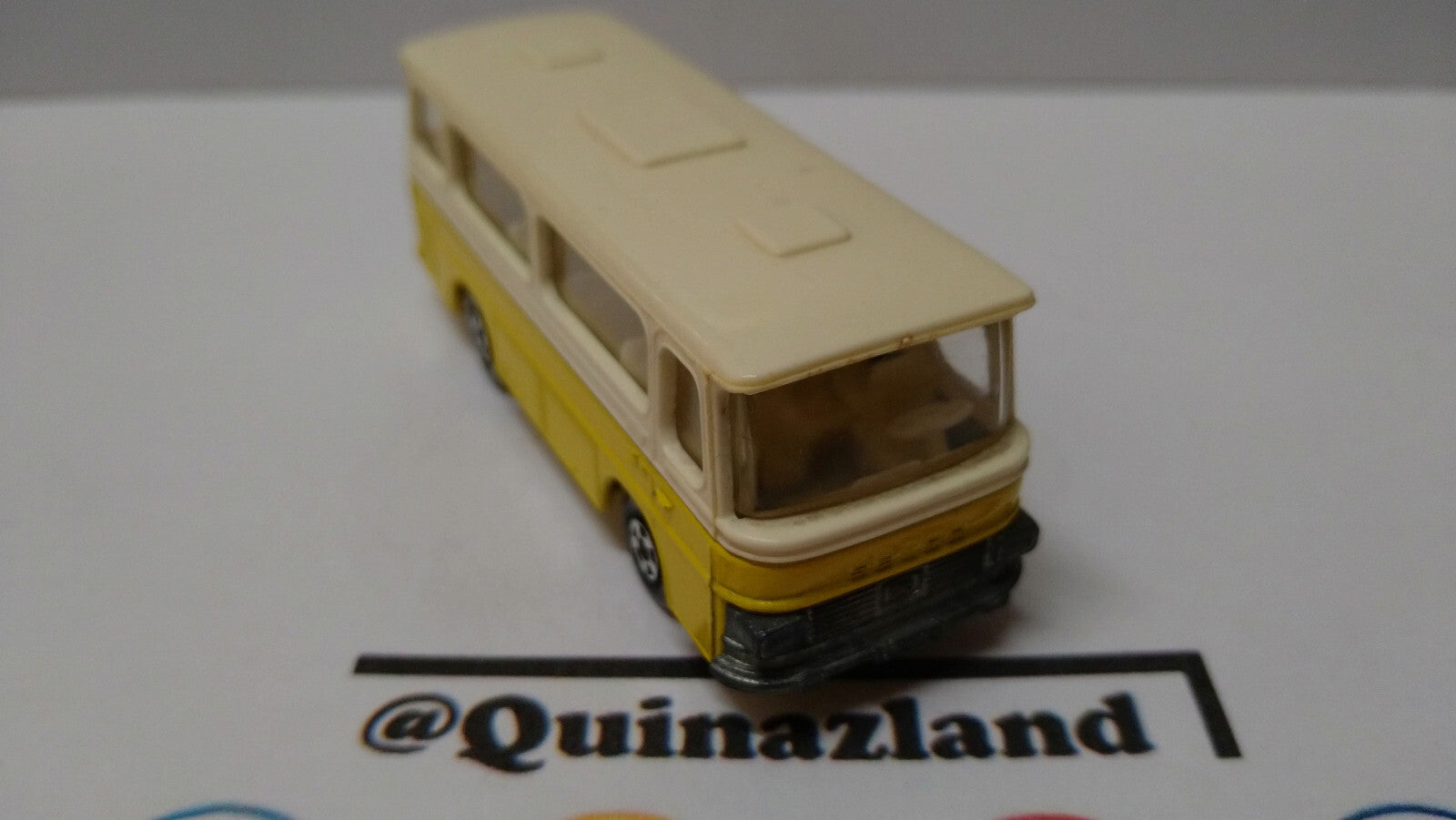 Matchbox lesney  Setra coach version jaune vitres claires  (A18)