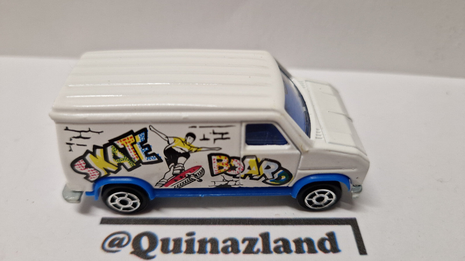 Majorette 1992 série 200 Ford E-350 fourgon Skate board (A21)
