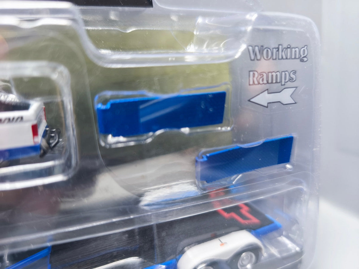 Greenlight Racing Hitch & Tow American Thunder  '23 Chevrolet Silverado  (CT03)