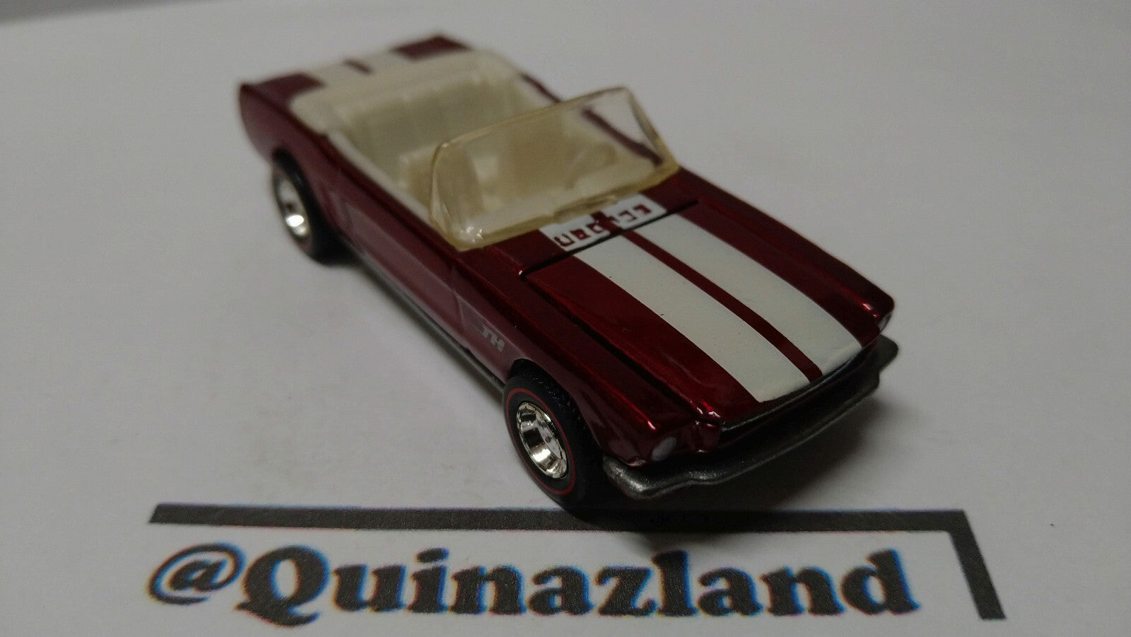 Hot Wheels Treasure Hunt 65 mustang convertible  2009-043  (A07)