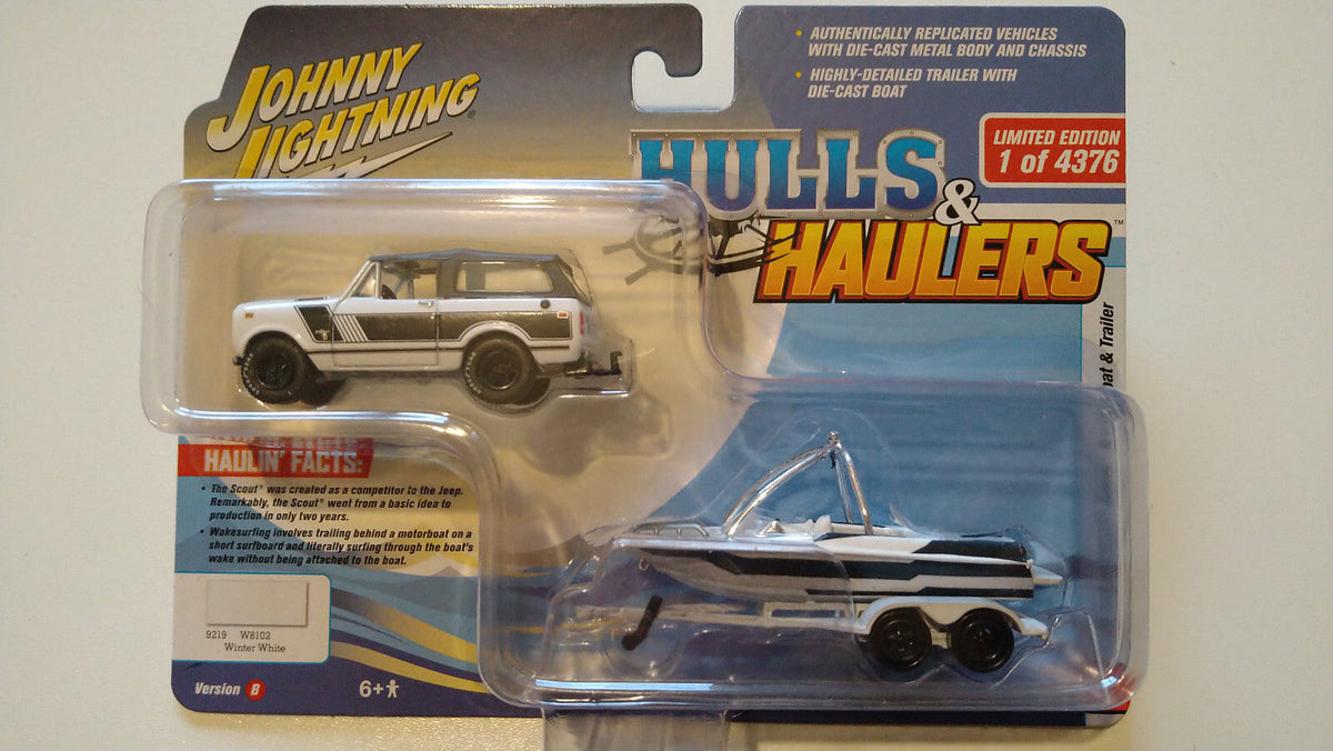 Johnny Lightning Pack Hulls & Haulers 1969 International Scout II (CT02)