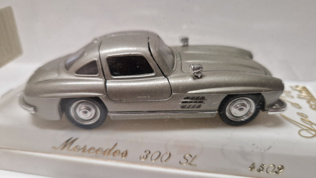 Solido 1/43 Mercedes 300 SL (NP17)