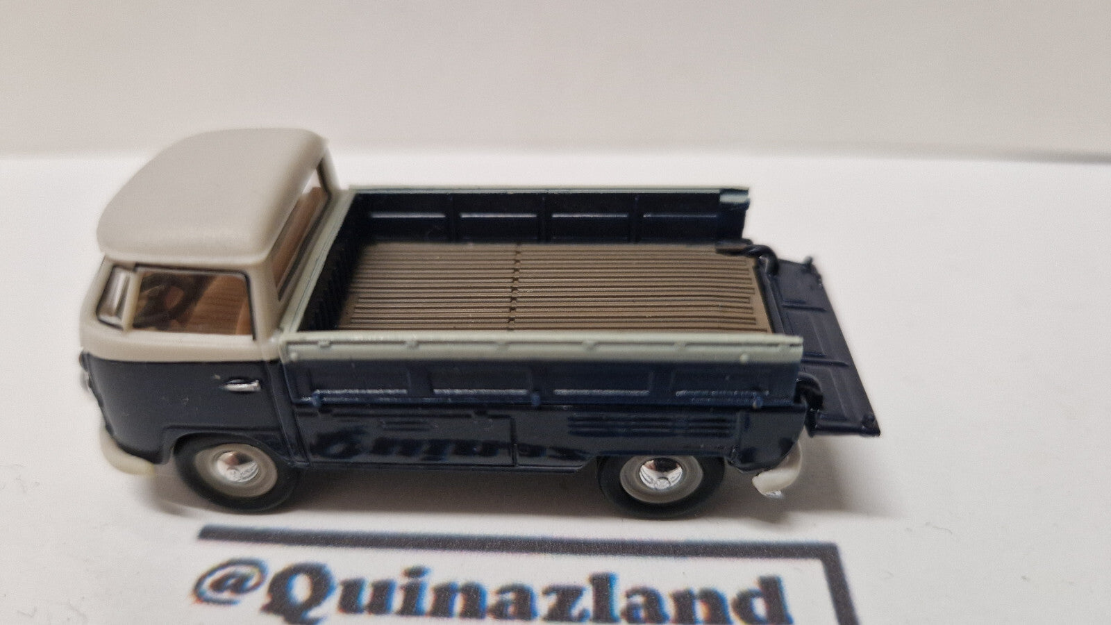 Hongwell 1/72 Volkswagen T1 pickup   (A34)
