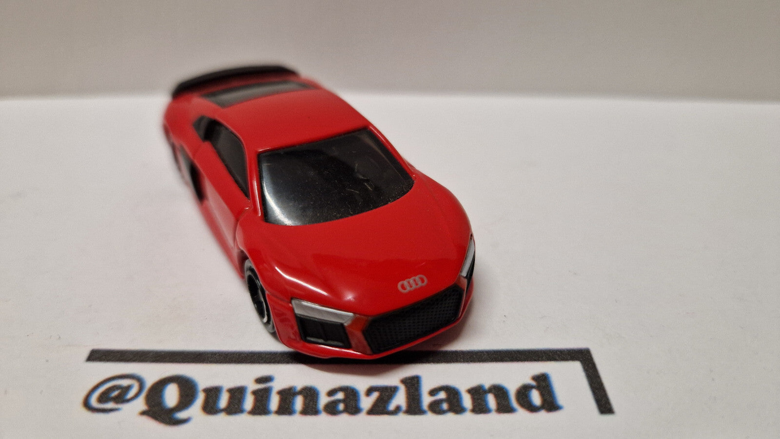 Tomica 2022 regular Audi r8 1/62 ⚠️ manque un peu de chrome sur les jante (CP05)