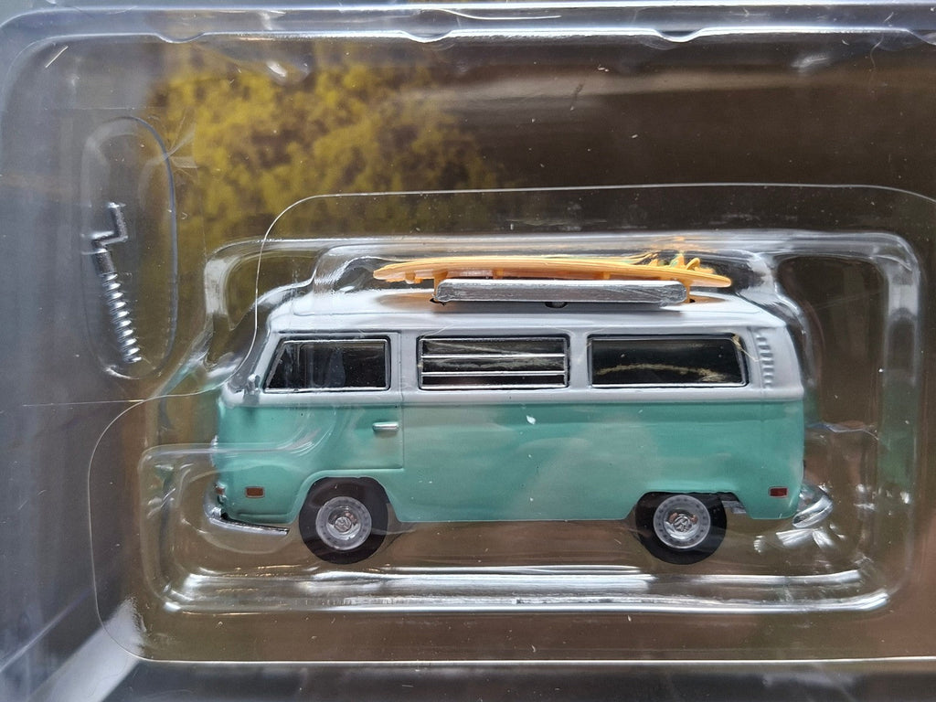 Greenlight Hitch & Tow 1971 Volkswagen Type 2 with surfboards & Teardrop  (CT04)