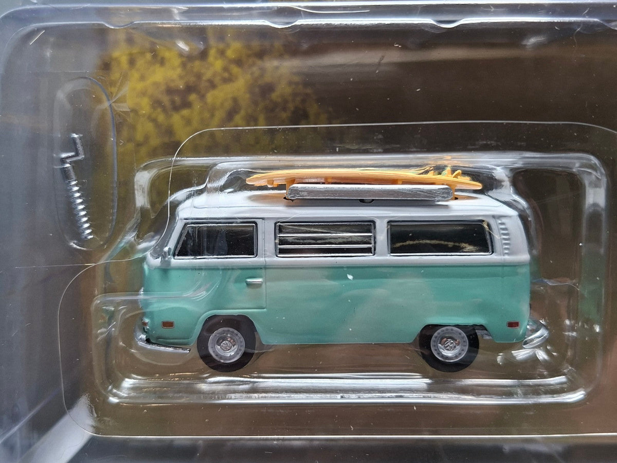 Greenlight Hitch & Tow 1971 Volkswagen Type 2 with surfboards & Teardrop  (CT04)