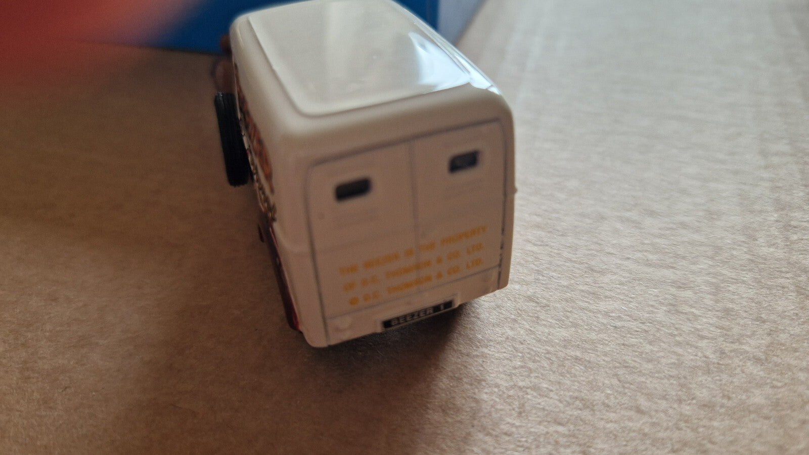 Corgi 1/43 Comic classics Ford popular van limitée à 6000 exemplaires   (ET)