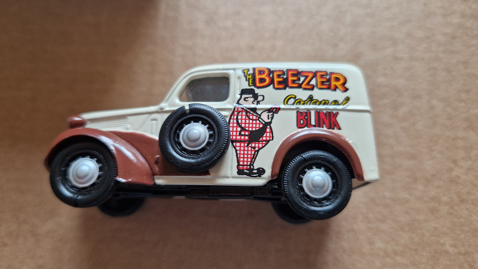 Corgi 1/43 Comic classics Ford popular van limitée à 6000 exemplaires   (ET)
