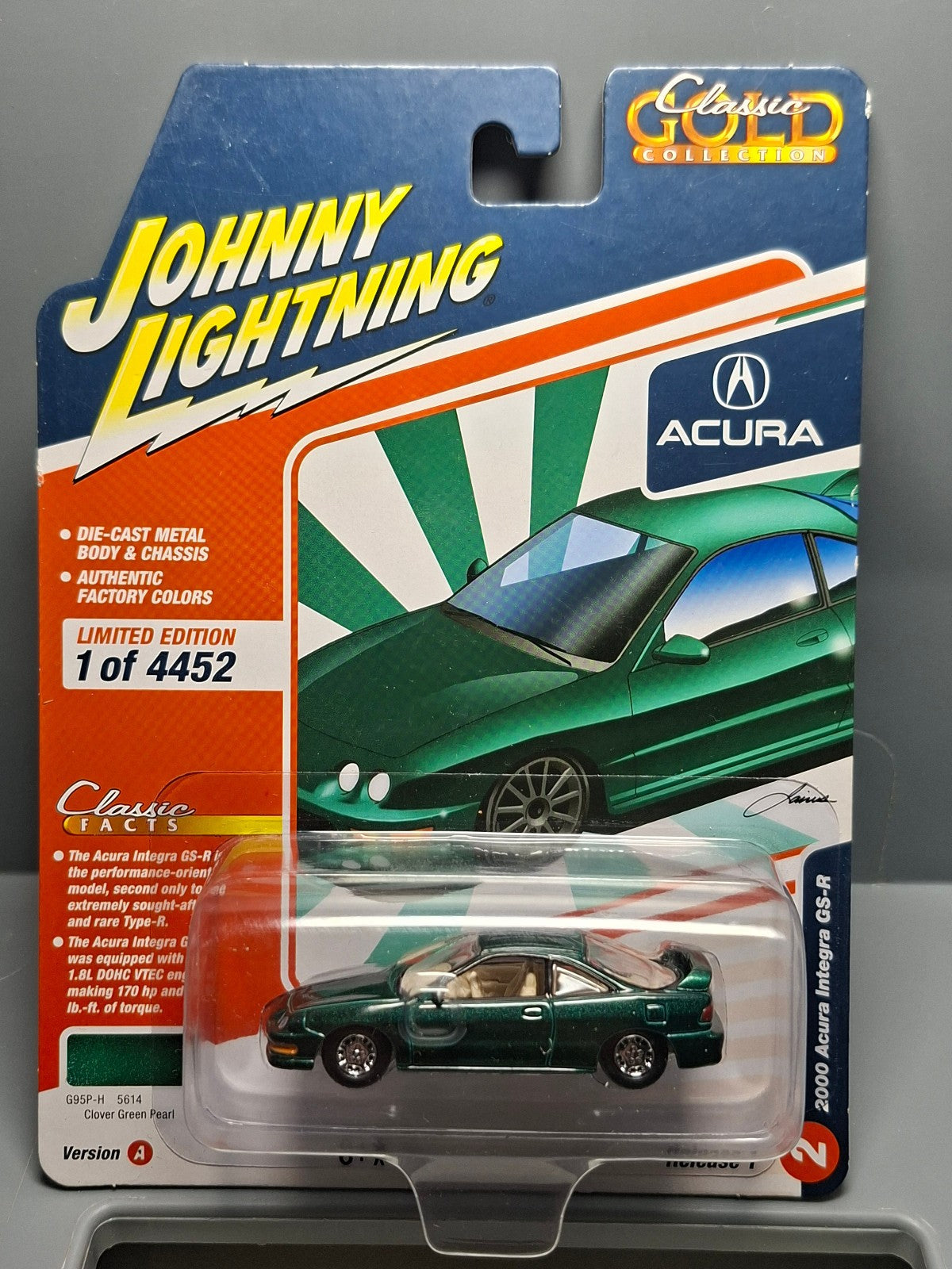Johnny Lightning Classic gold  2000 Acura Integra Type R in Clover Green  (NG09)