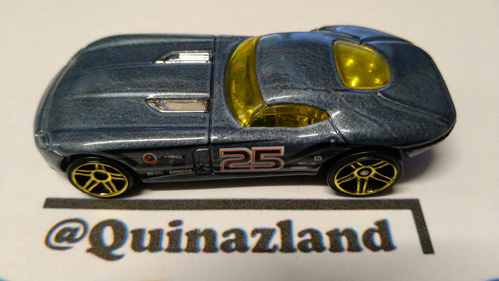 Hot Wheels Fast Felion 2011-074  (A16)