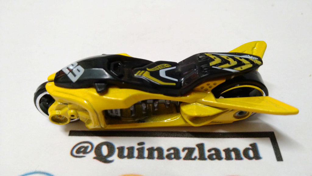 Hot Wheels Fly by 2014-119    (A14)