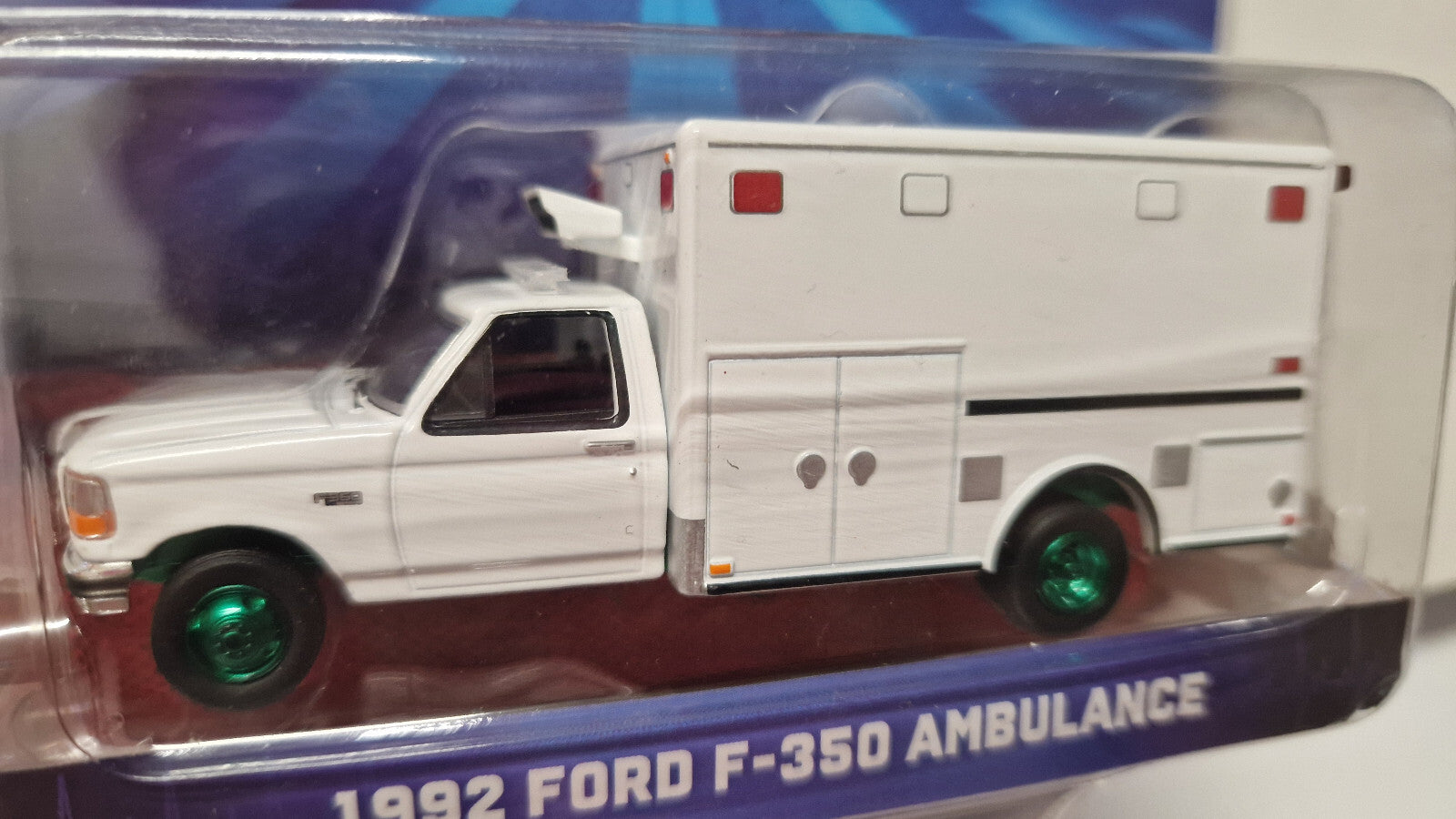 Greenlight 1992 Ford F-350 Ambulance in White  First Responders Chase (NG26)