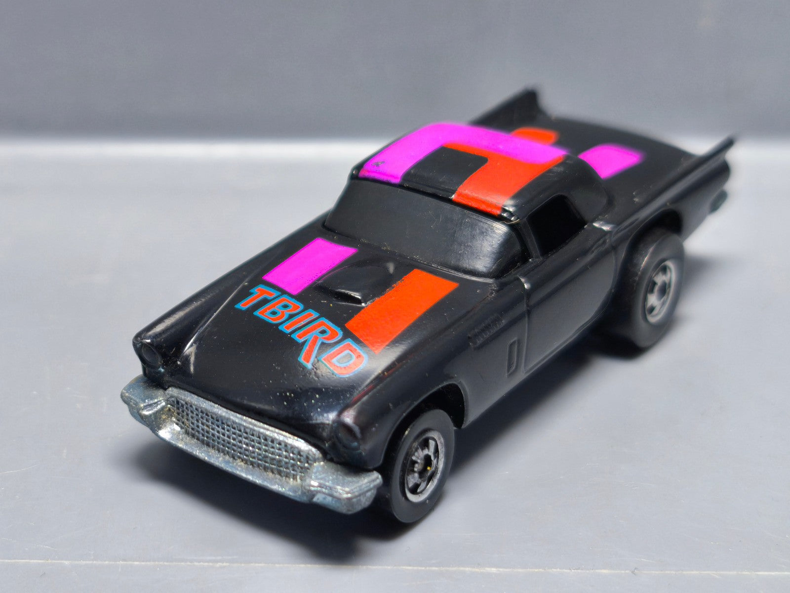 Hot Wheels  57 t-bird  version bw 1986 Hong Kong   (A26)