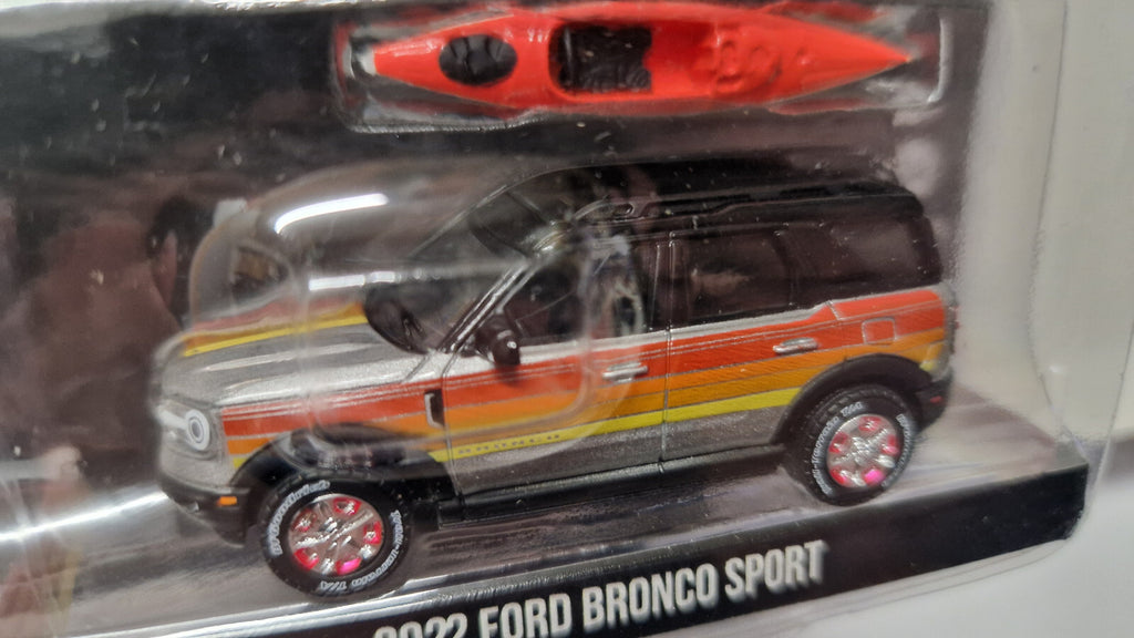 Greenlight Free Wheelin' Bronco Sport with Rooftop Kayak 2022 Ford Bronco (NG36)