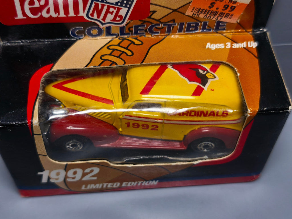 Matchbox Team Collectible 1992 NFL 39 chevy sedan Arizona cardinals  (NP43)