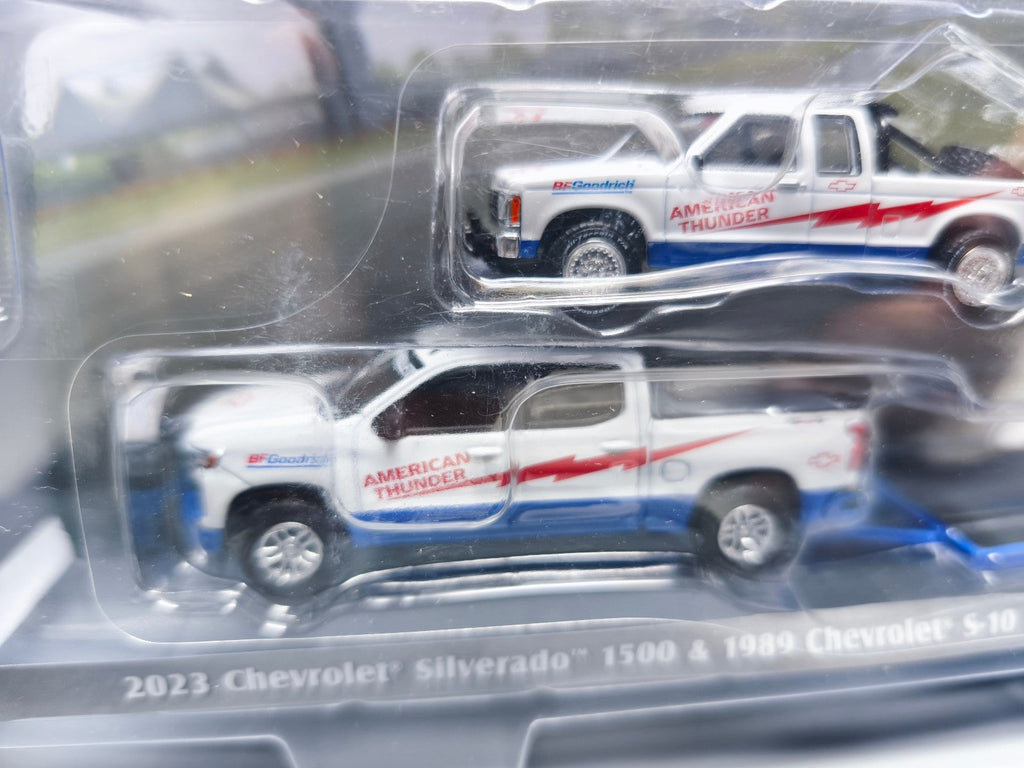 Greenlight Racing Hitch & Tow American Thunder  '23 Chevrolet Silverado  (CT03)