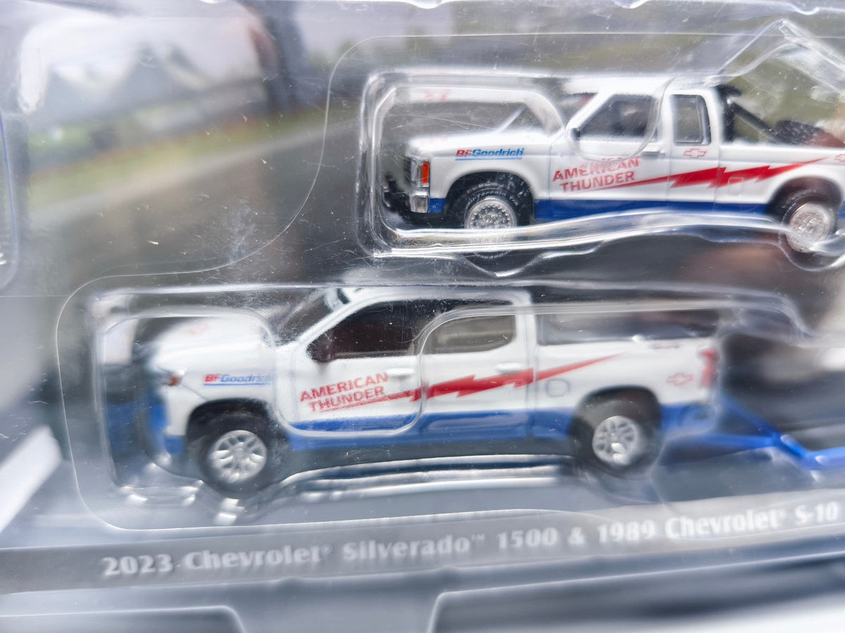 Greenlight Racing Hitch & Tow American Thunder  '23 Chevrolet Silverado  (CT03)