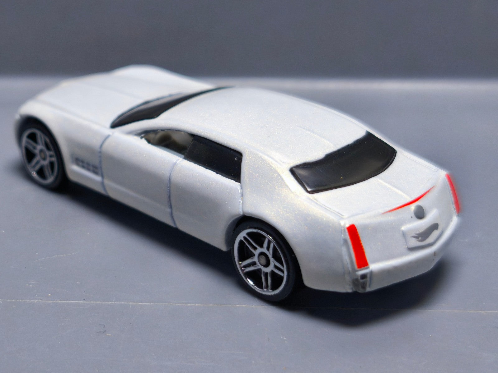 Hot Wheels Cadillac sixteen 2006-116   (A37)