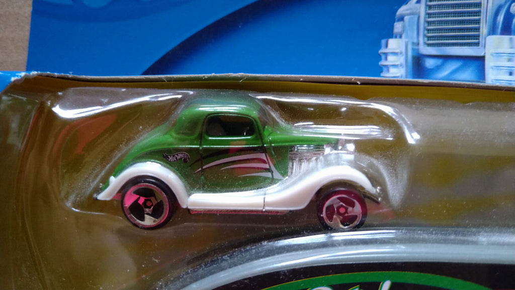 Hot Wheels 2001 pavement pounders  3 window 34  (C7)