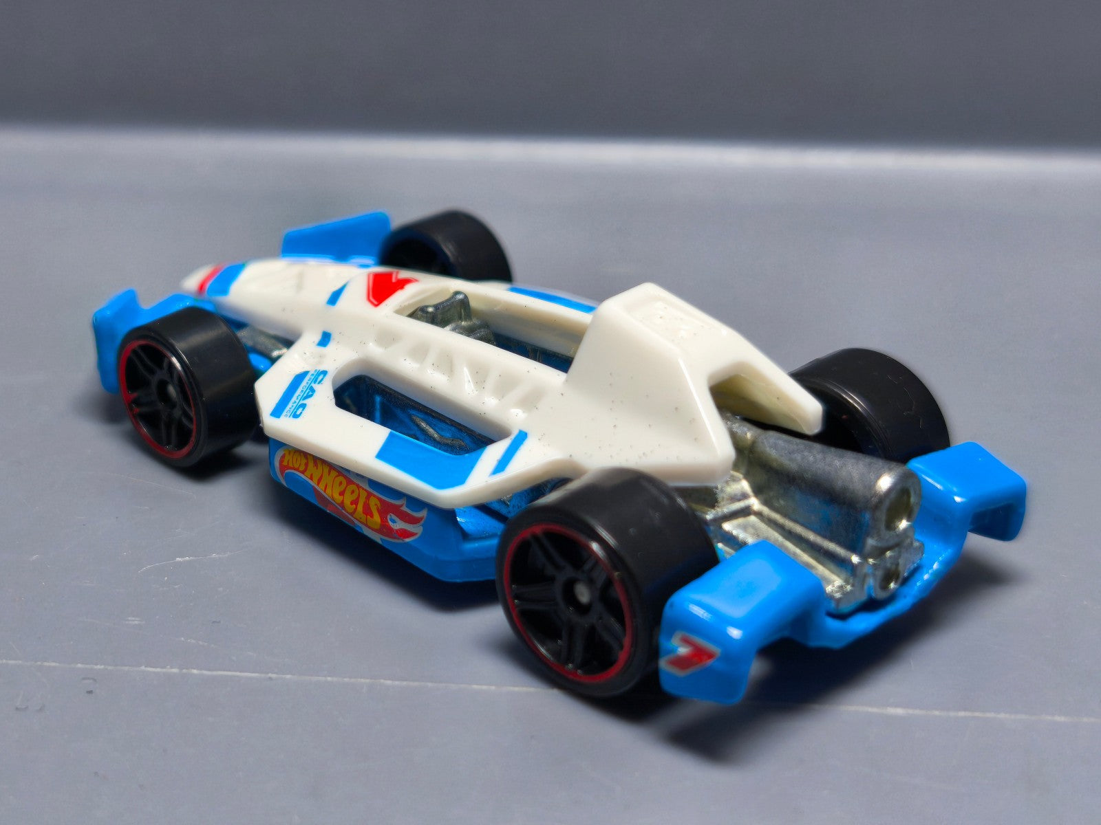 Hot Wheels   Arrow Dynamic 2013-110  (A11)