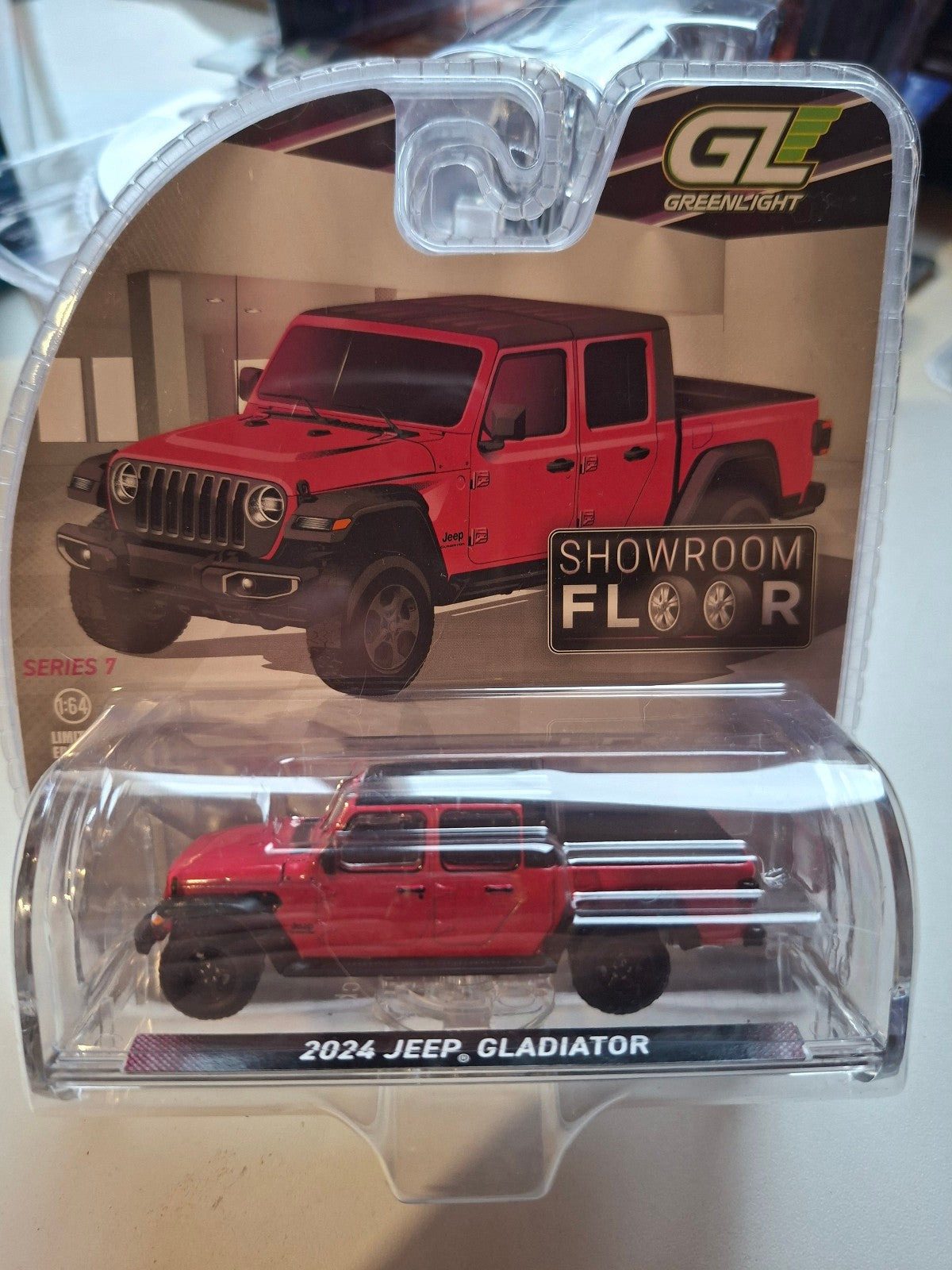 Greenlight Showroom Floor Series 7 2024 Jeep Gladiator  Tuscadero (NG44)