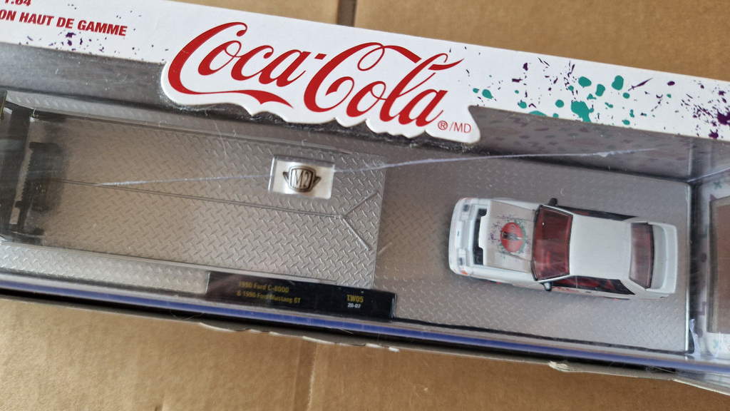 M2 Machines Chase Coca Cola 1990 Ford C-8000 & 1990 Ford Mustang GT (C10)