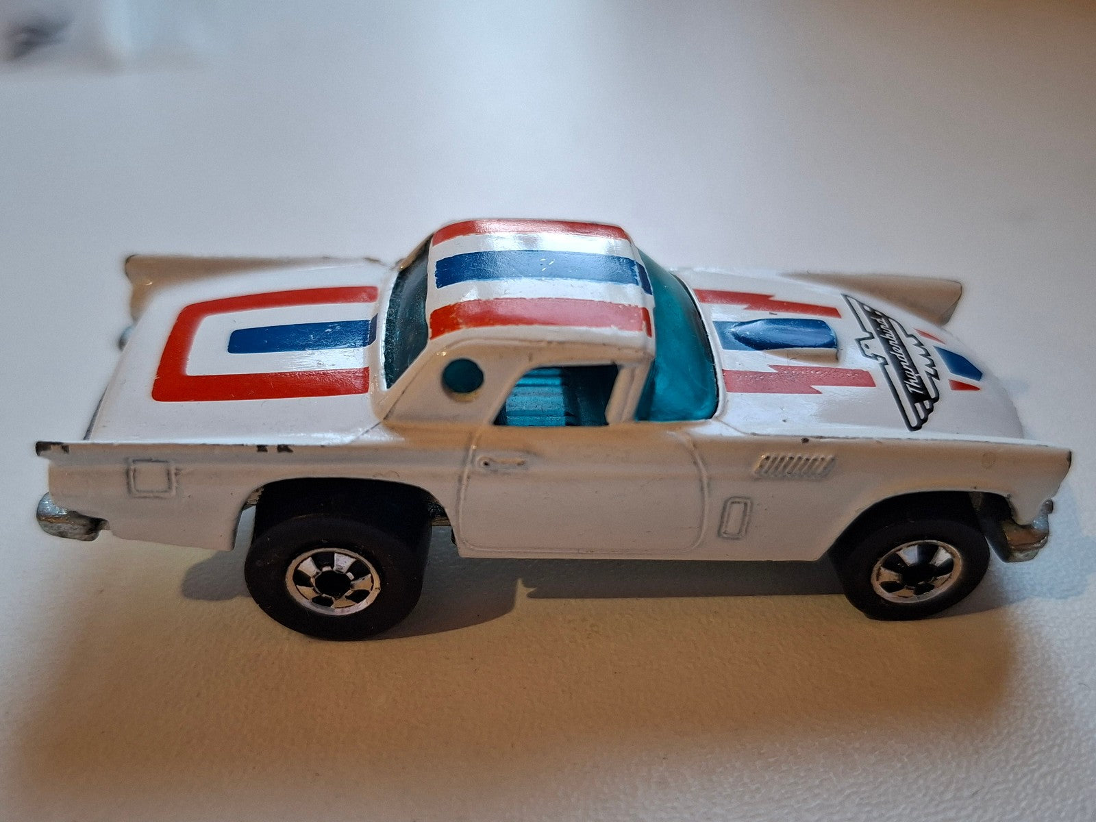 Hot Wheels 1978 flying colors  57 T-bird    (A08)