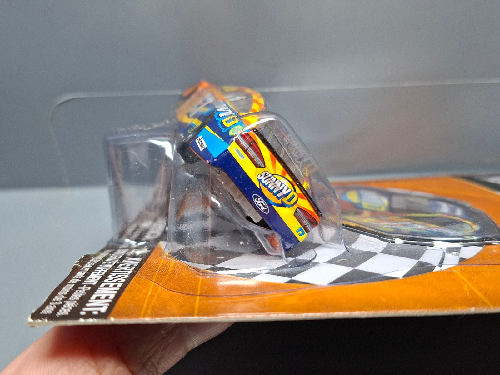 Lionel Racing 2017 wave 6 Ford fusion Ricky Stenhouse junior Sunny D    (NG19)
