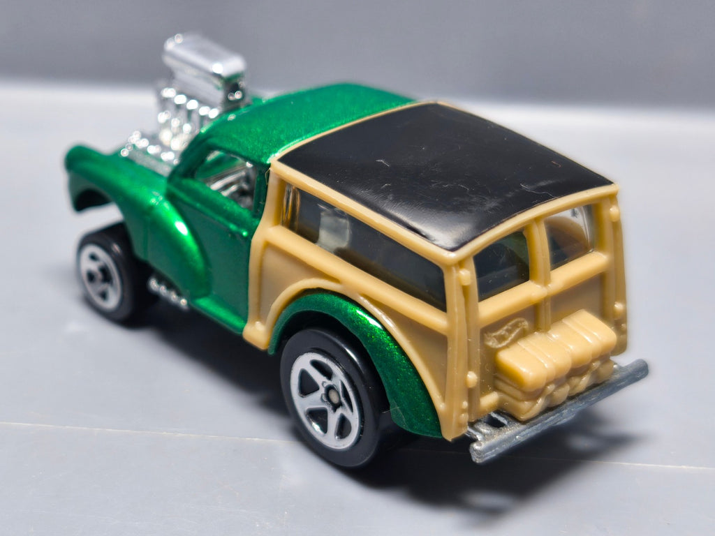 Hot Wheels Morris wagon 2002-182 (A21)