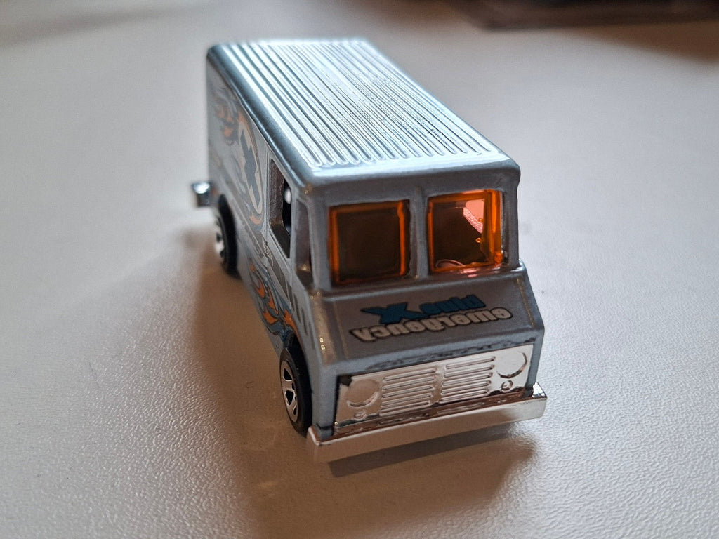 Hot Wheels 2001 multipack Delivery Van     (DV013)