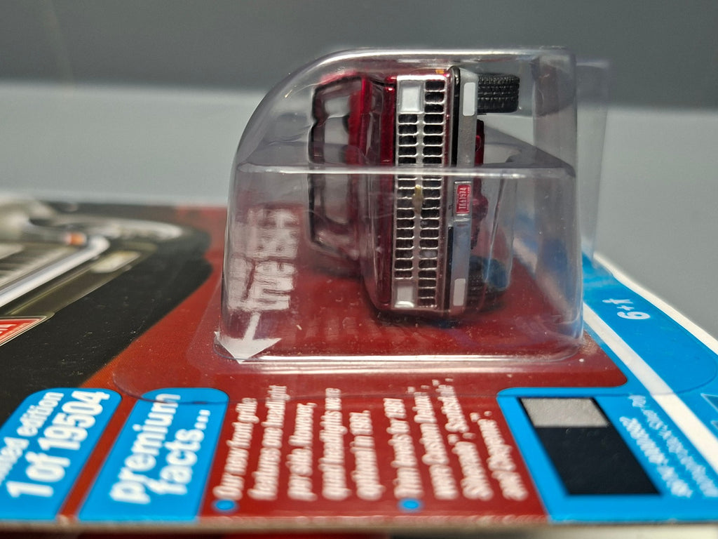 Auto World Muscle Truck 1982 Chevrolet Silverado 10 Fleetside Chase (NG25)