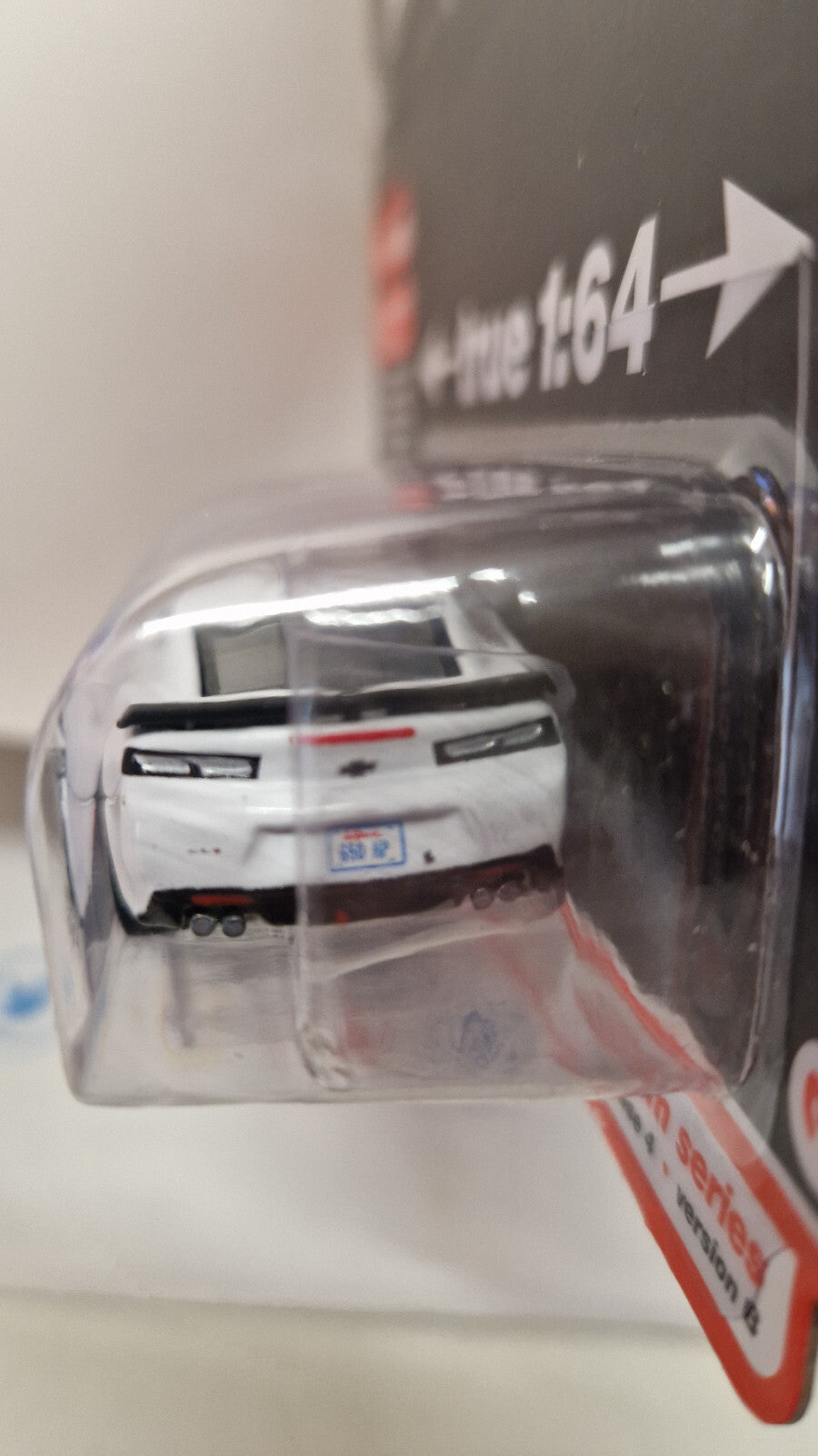 Auto World Modern Muscle 2019 Chevrolet Camaro ZL1, gloss white (NG47)