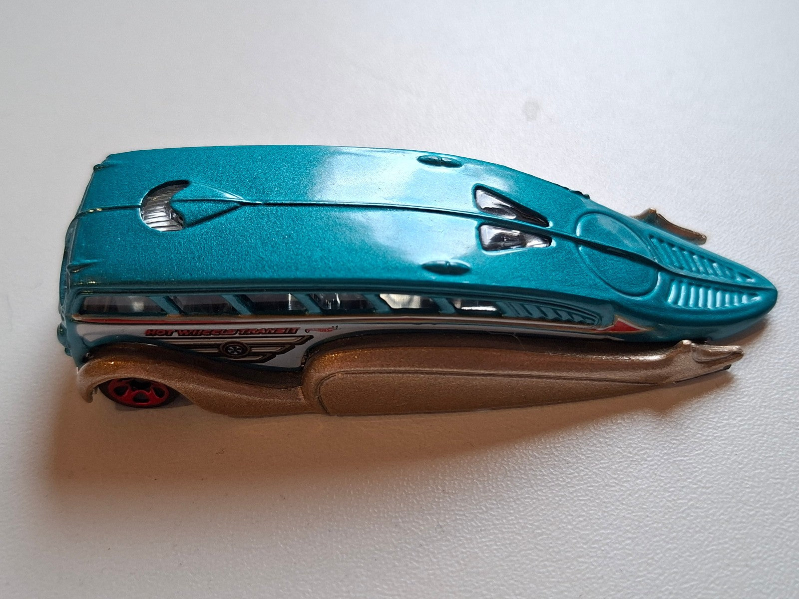 Hot Wheels Low flow  2011-176  (DV013)