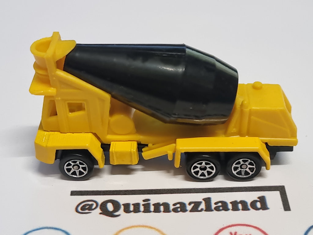 Hot Wheels 1997 exclusive multipack toys R Us Oshkosh cement mixer (A36)